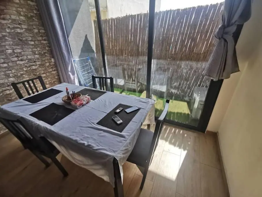 Beautiful And Tastefully Decorated Apartment Dakar